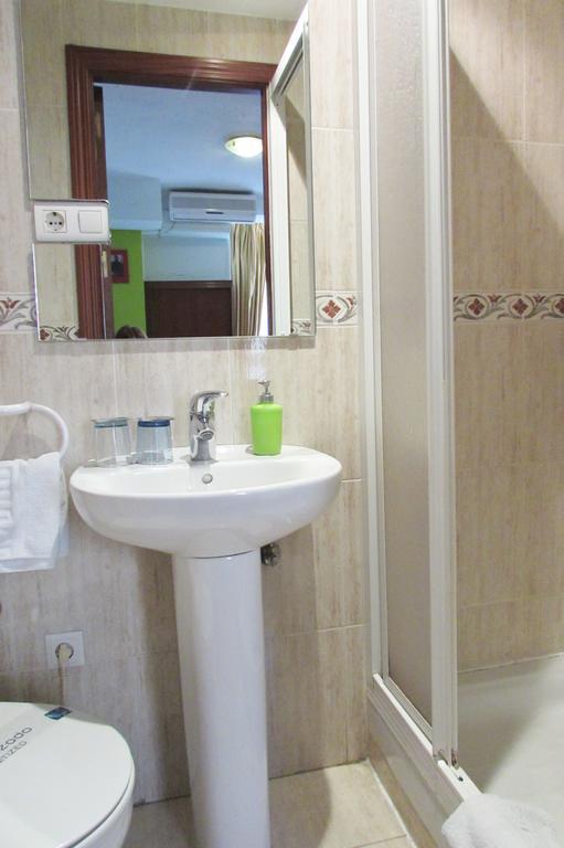 Hostal Nuevas Naciones Grenade Extérieur photo